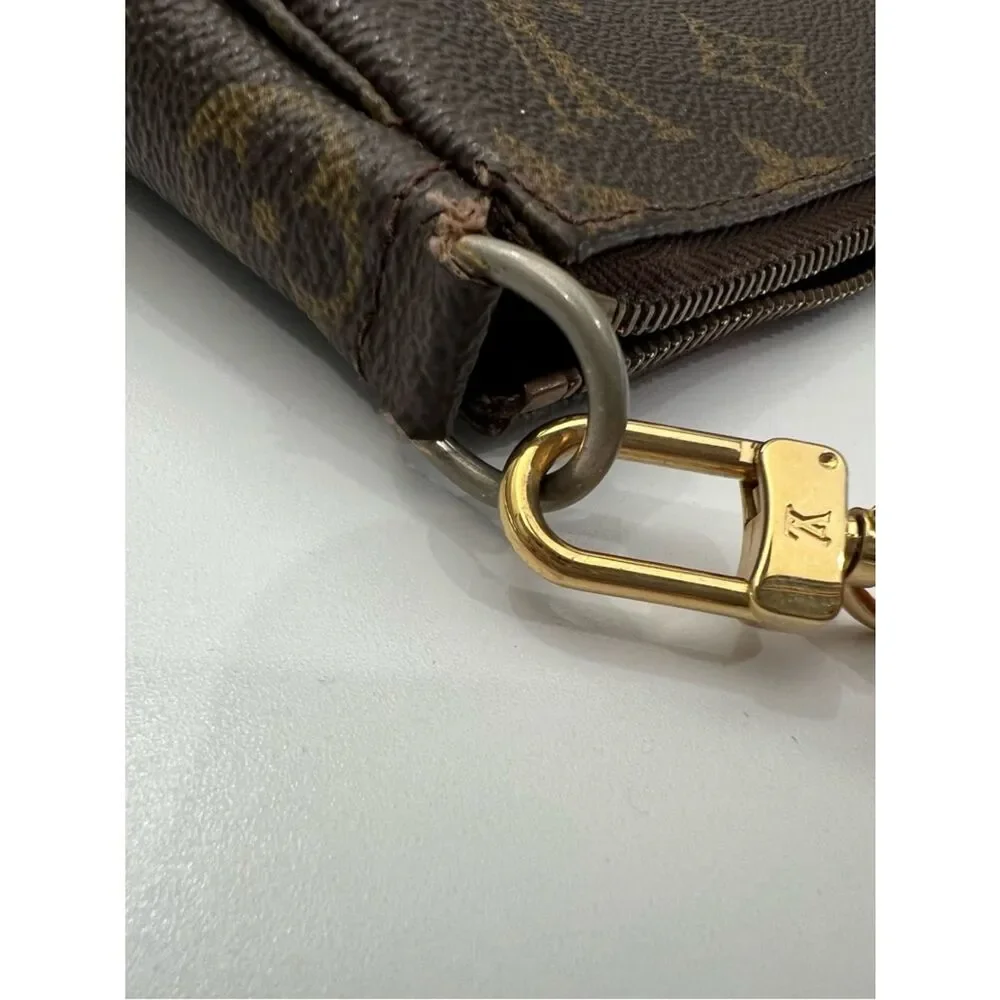 LOUIS VUITTON Pochette Accessoires Handbag Monogram LV - Picture 7 of 10